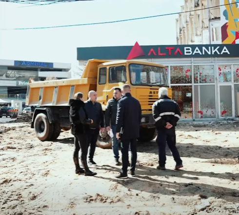 Реконструкција и партерно уредување на дел од јавна површина од 2.100 м²